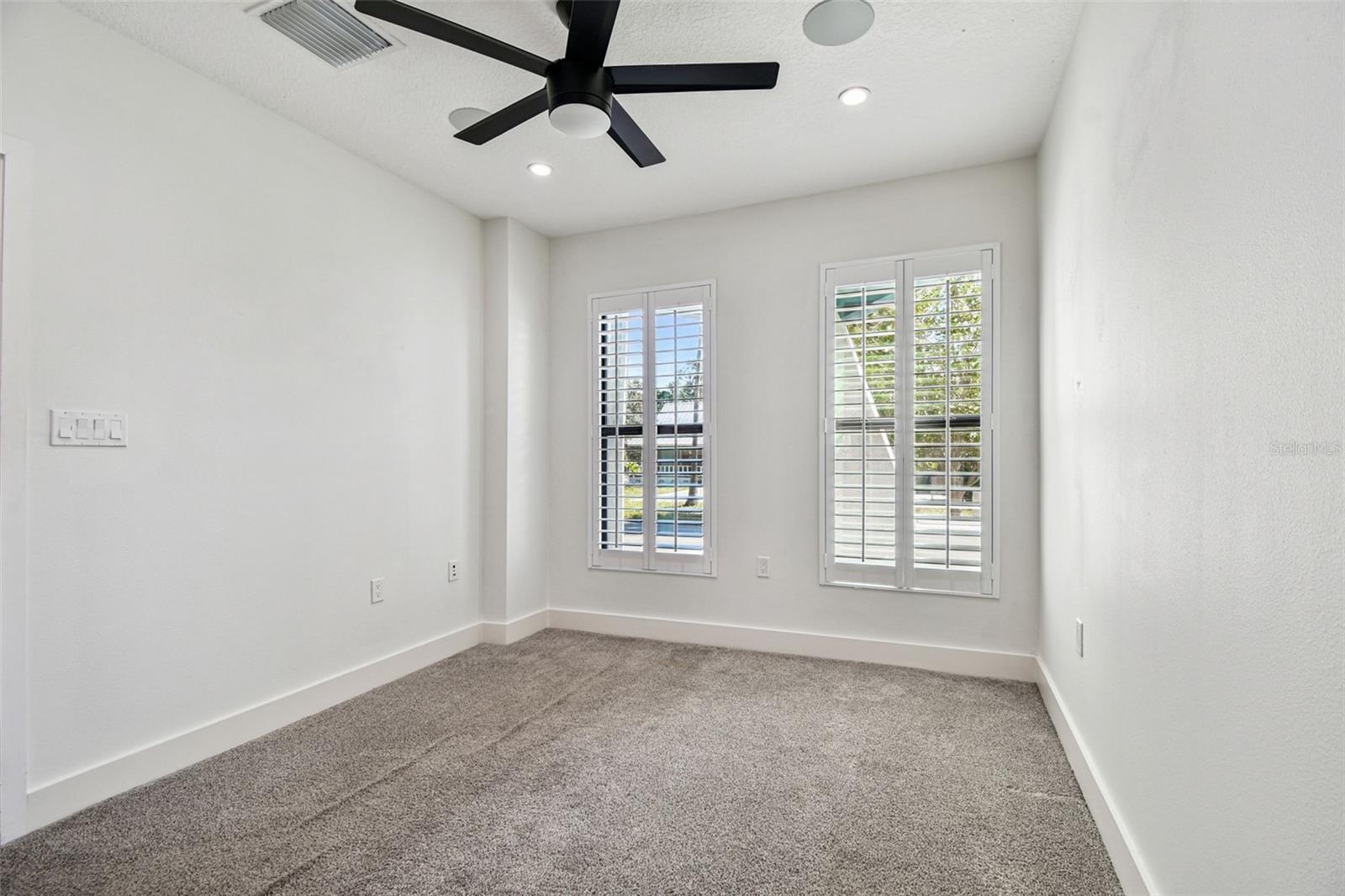 HIGHLAND TWNHMS - Residential Lease