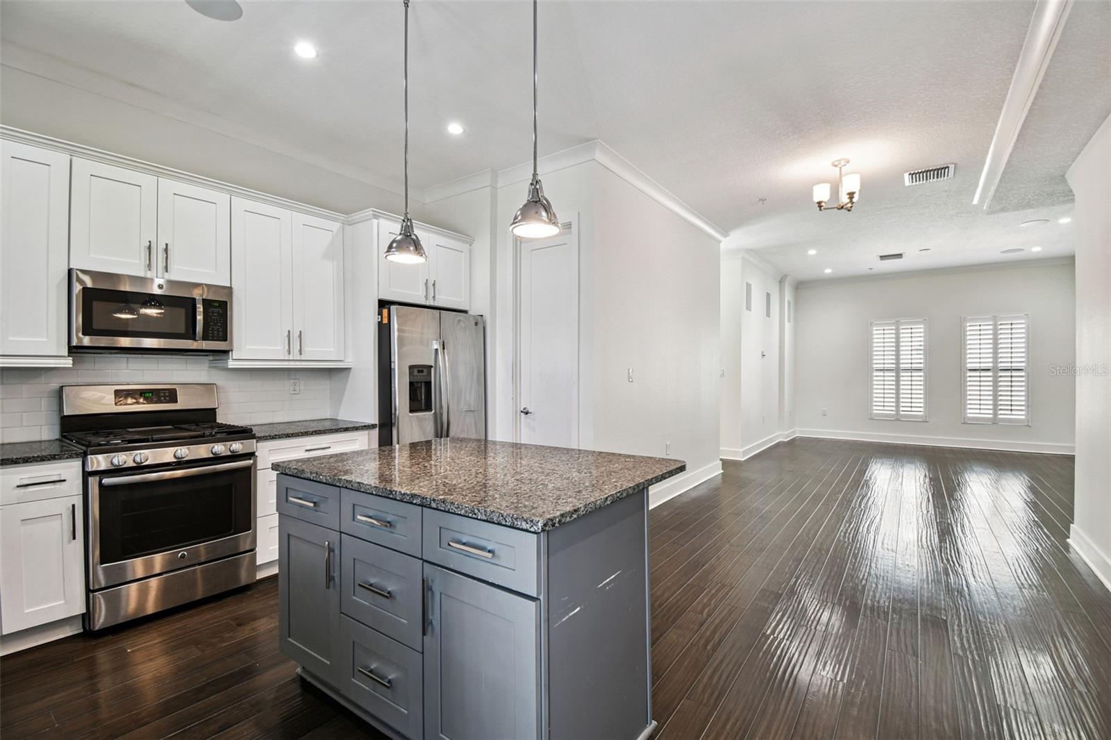 HIGHLAND TWNHMS - Residential Lease