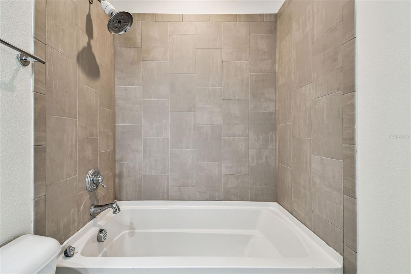 HIGHLAND TWNHMS - Residential Lease