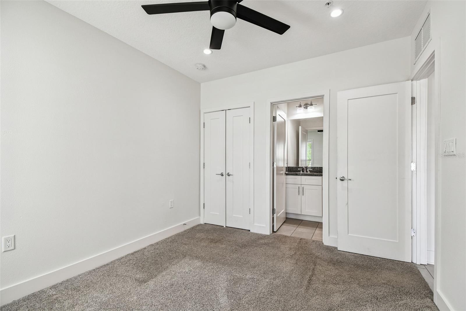 HIGHLAND TWNHMS - Residential Lease