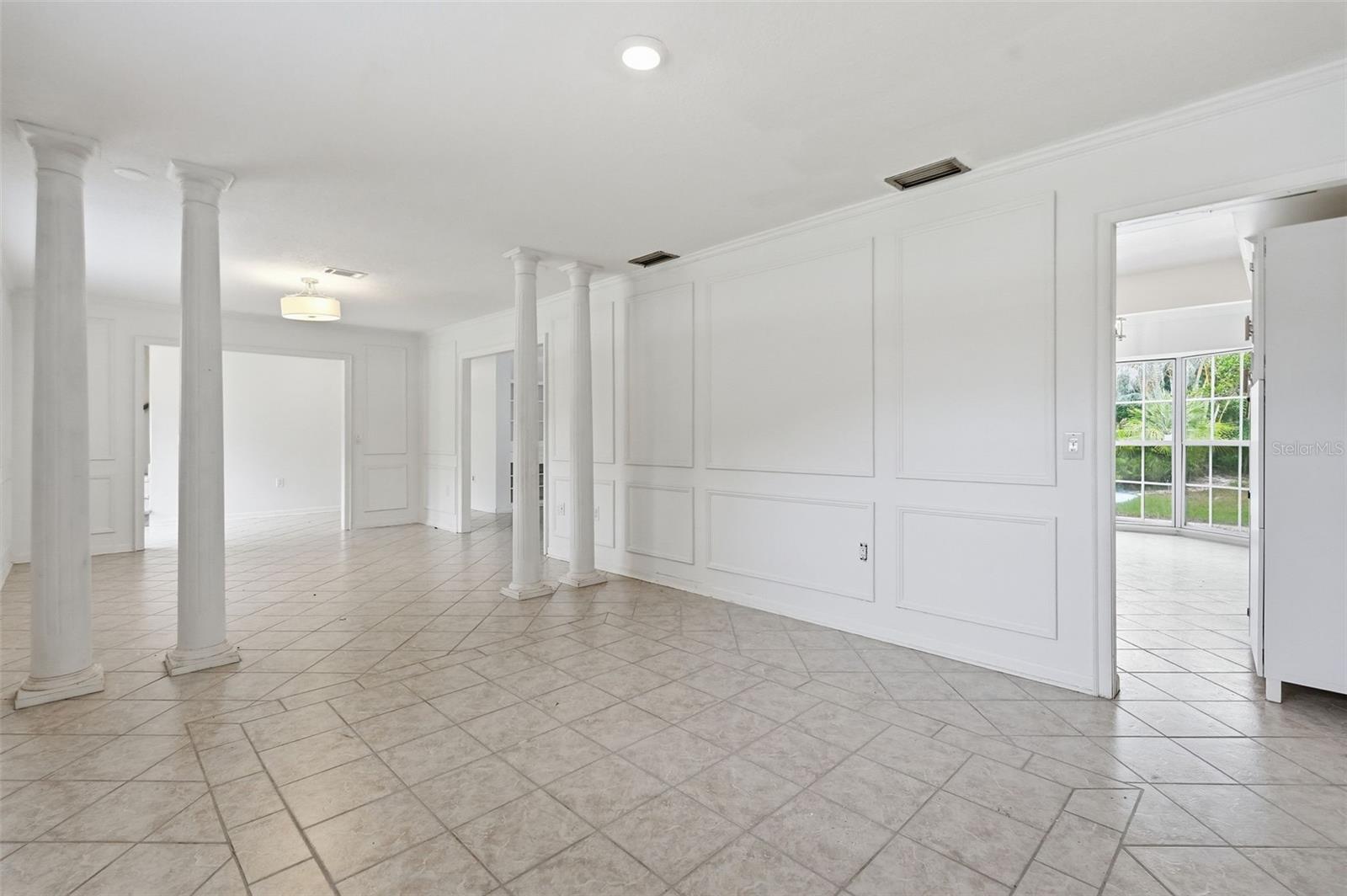 1303 WALLWOOD DRIVE