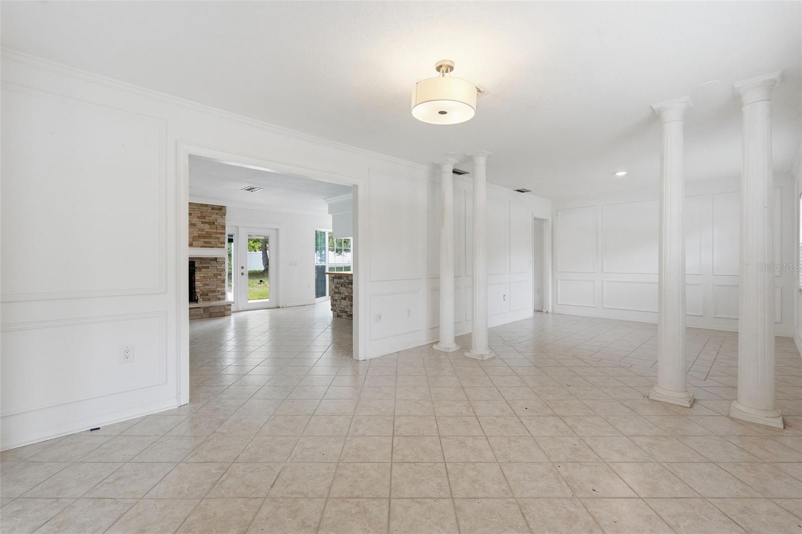 1303 WALLWOOD DRIVE