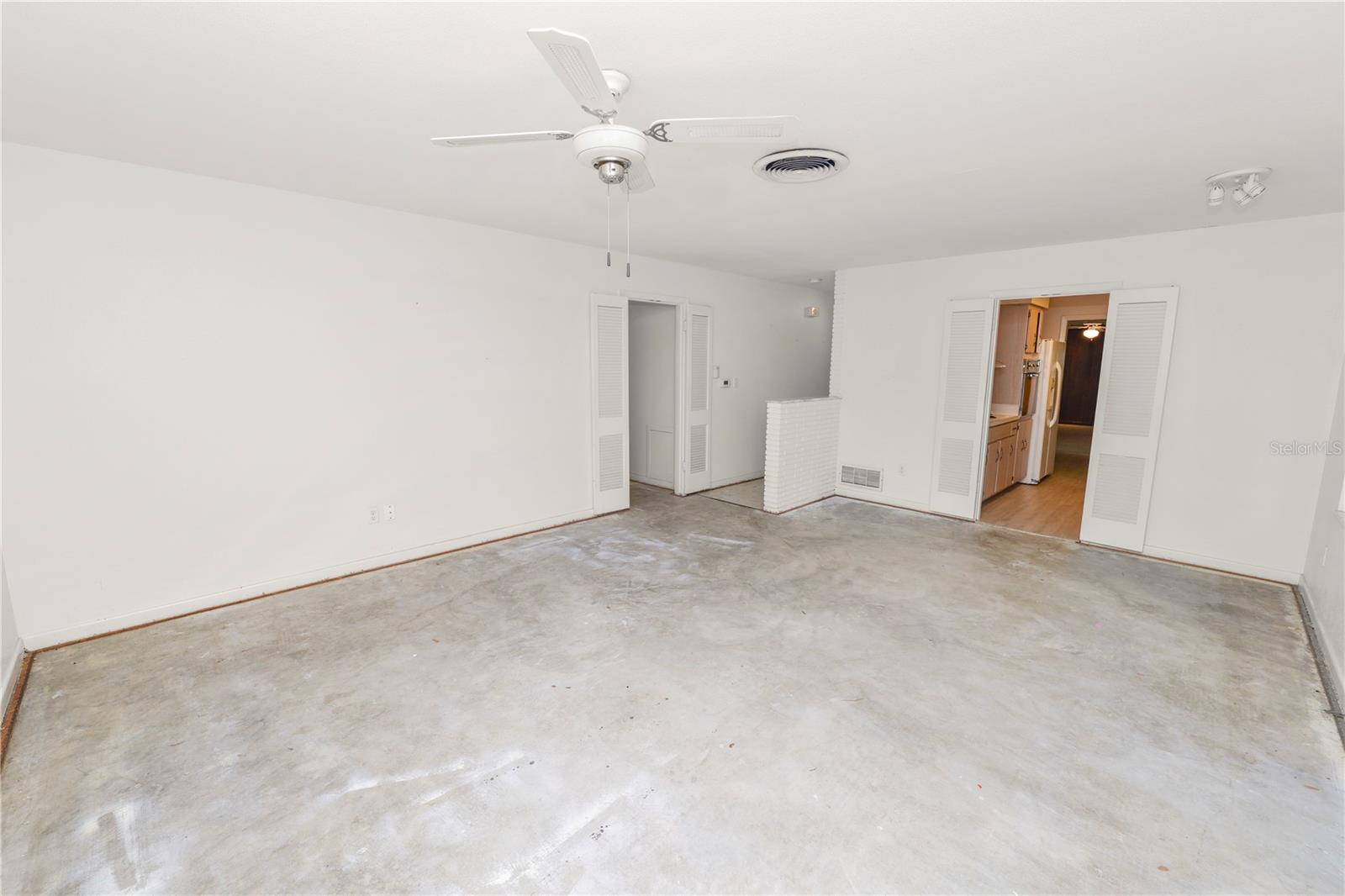 EASTON MANOR - Residential