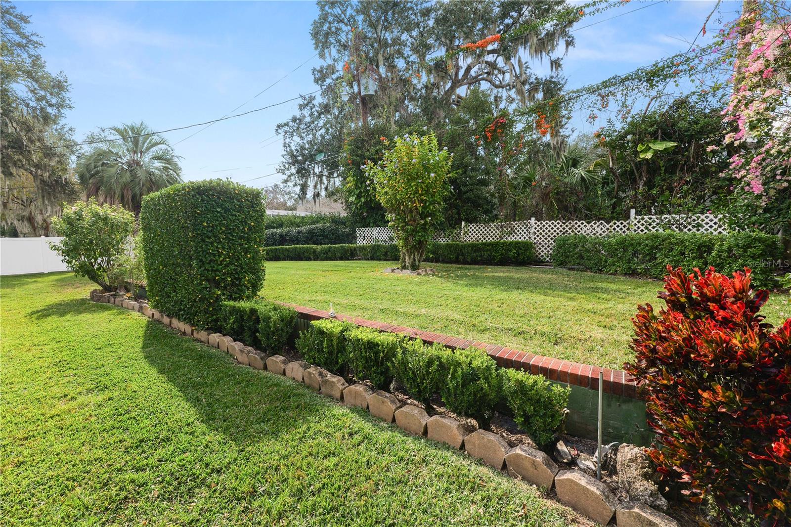 EASTON MANOR - Residential