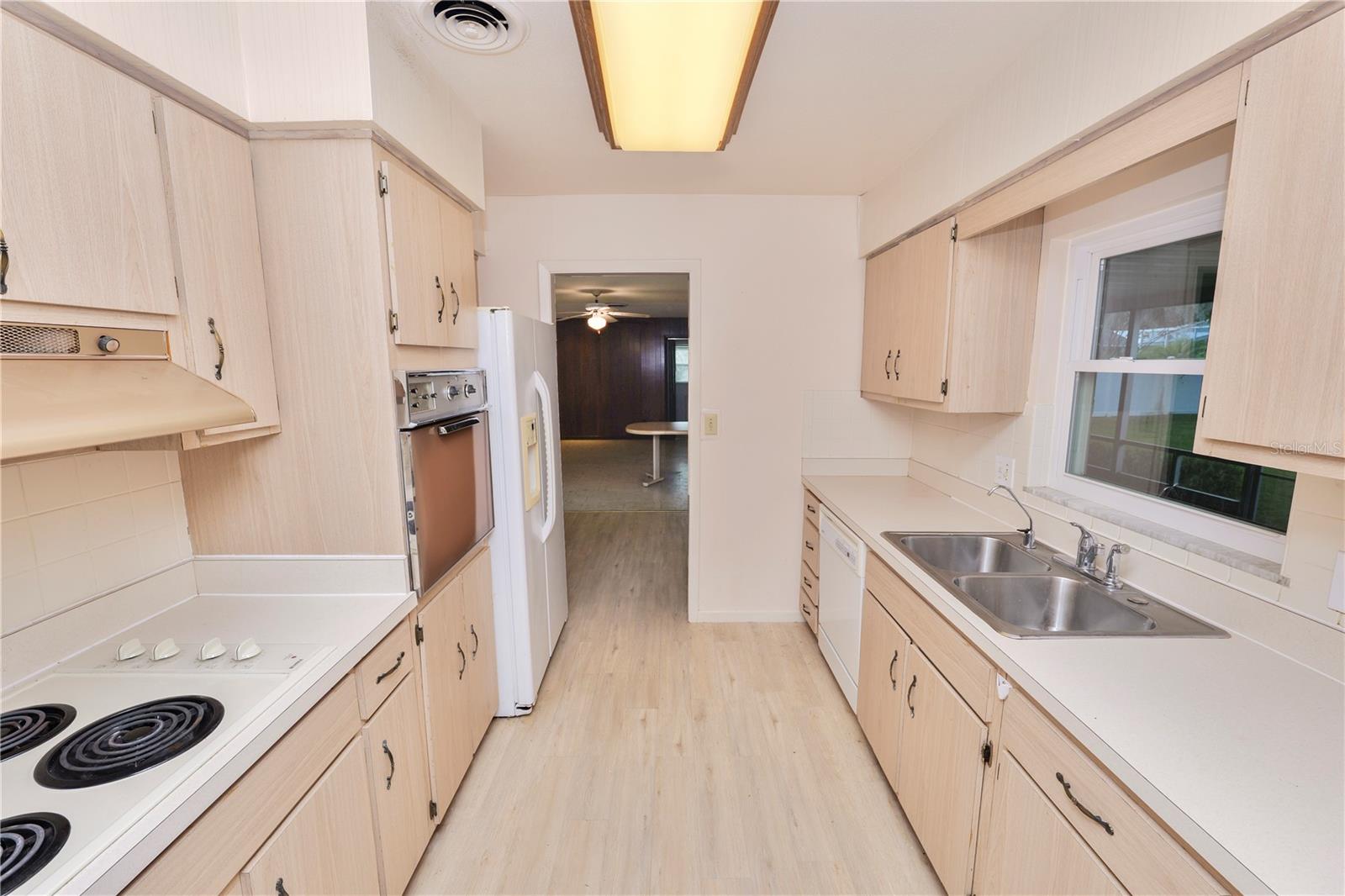 EASTON MANOR - Residential