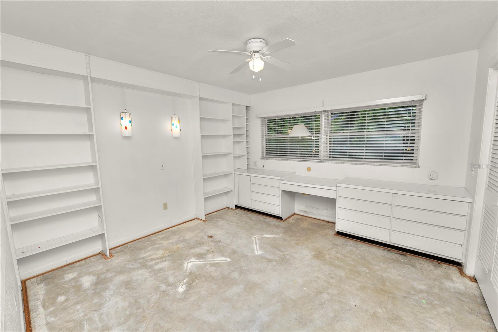 EASTON MANOR - Residential