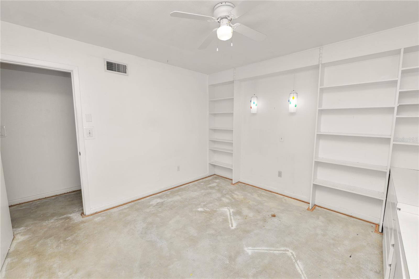 EASTON MANOR - Residential