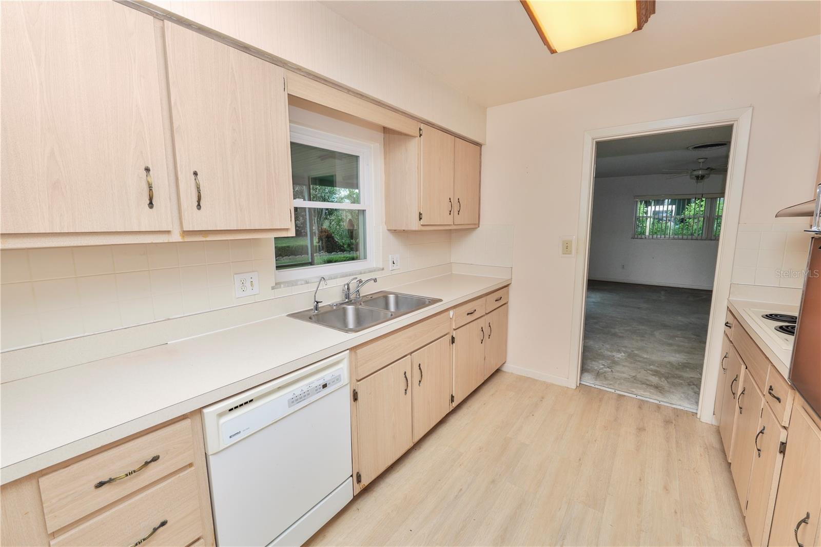 EASTON MANOR - Residential