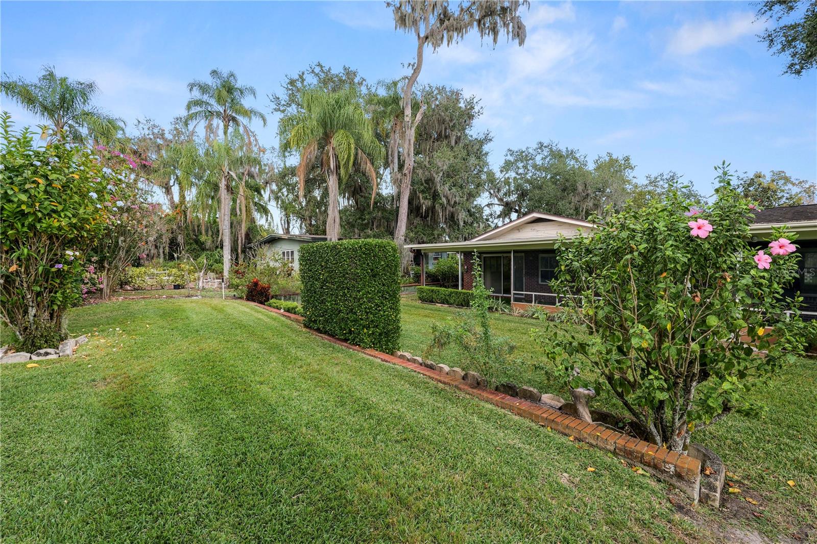 EASTON MANOR - Residential