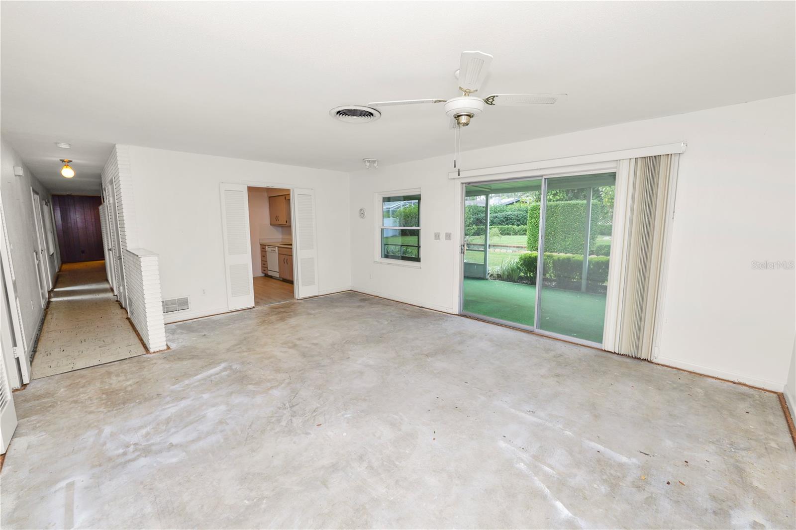 EASTON MANOR - Residential