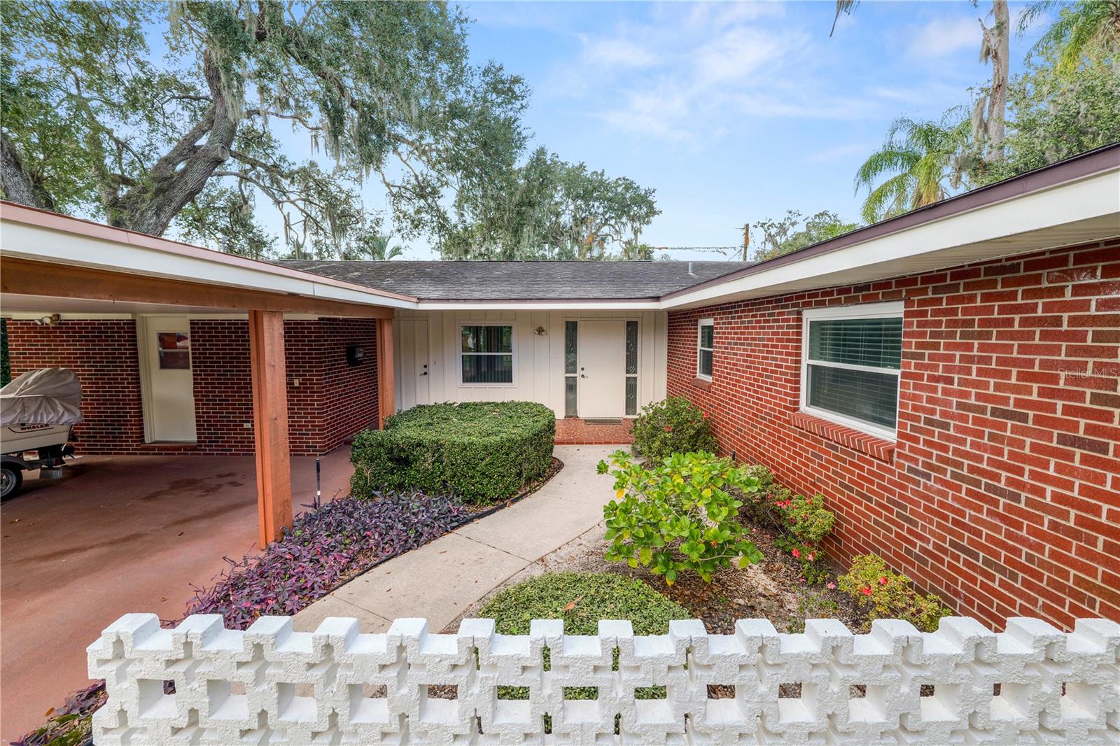 EASTON MANOR - Residential