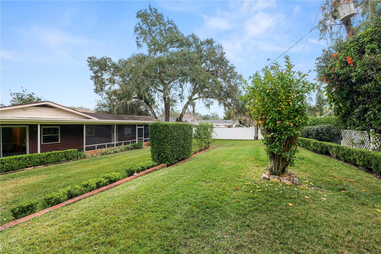 EASTON MANOR - Residential