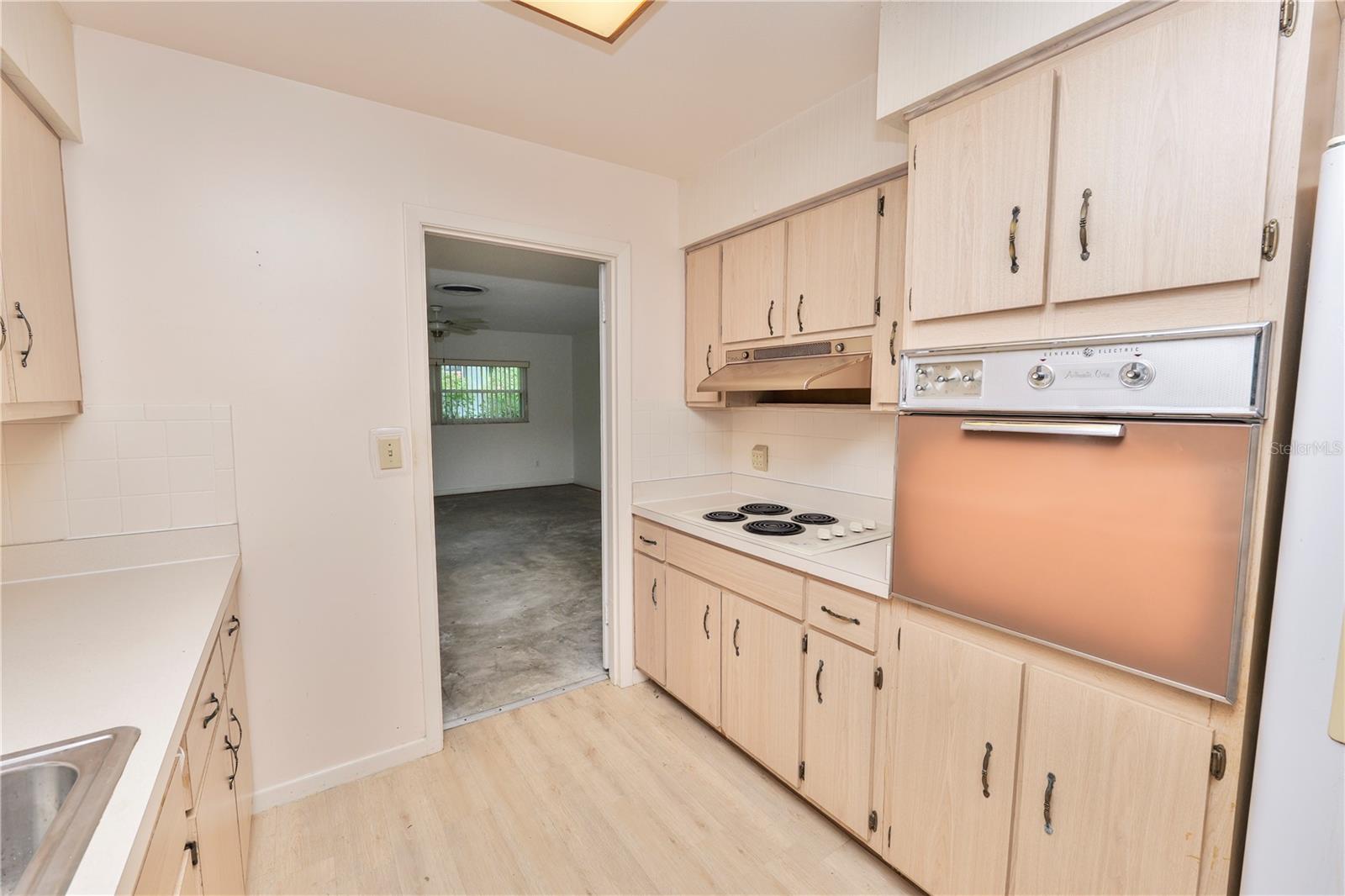 EASTON MANOR - Residential