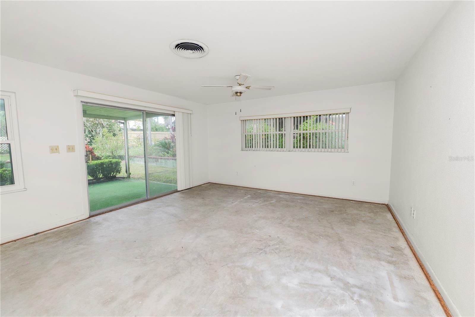 EASTON MANOR - Residential