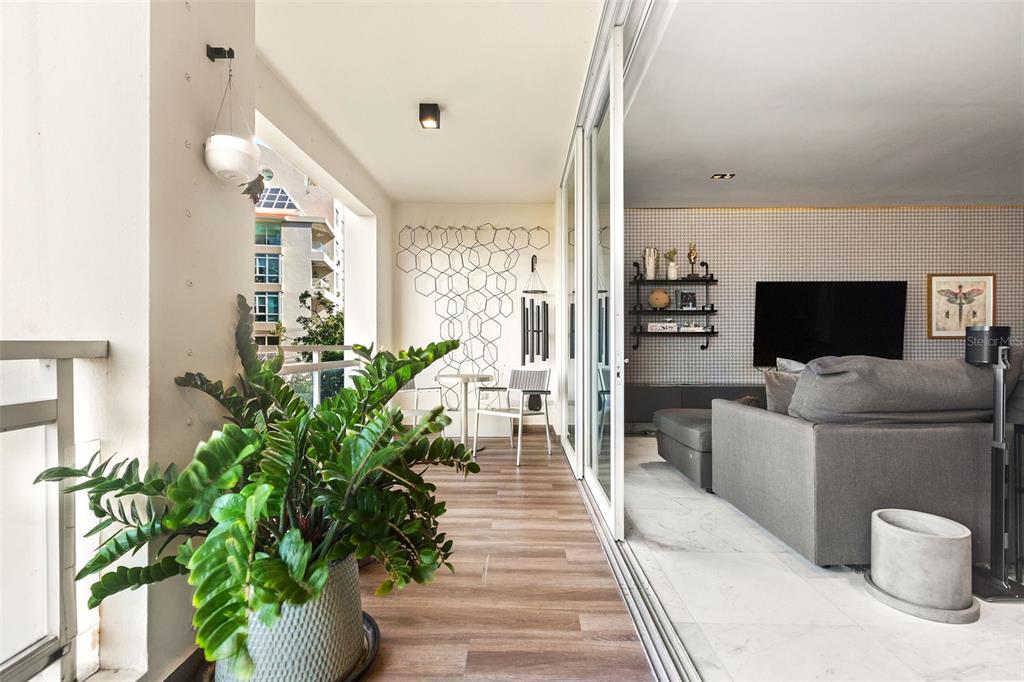 CARRION COURT PLAZA - Residential