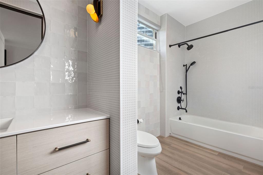 CARRION COURT PLAZA - Residential