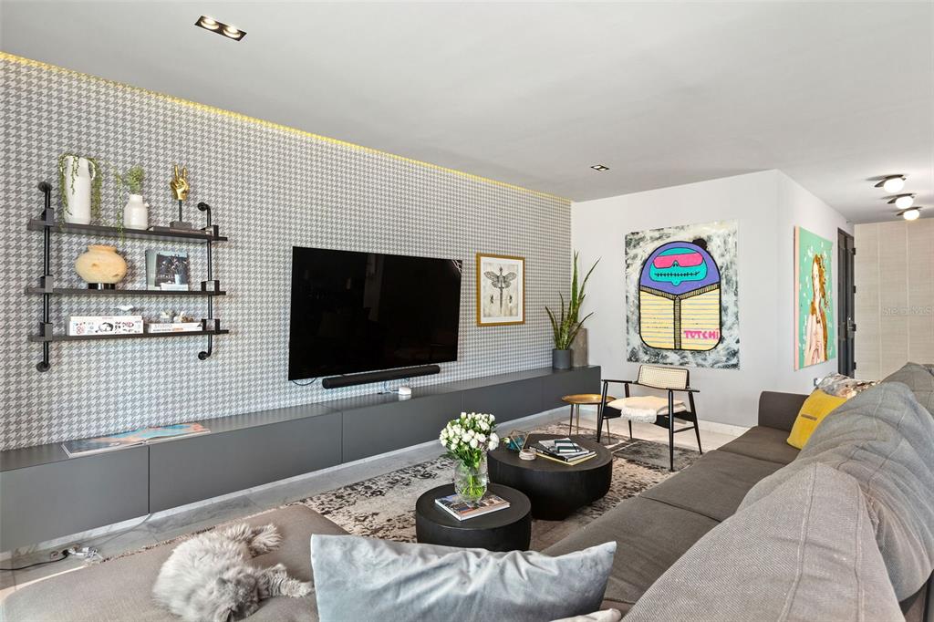 CARRION COURT PLAZA - Residential