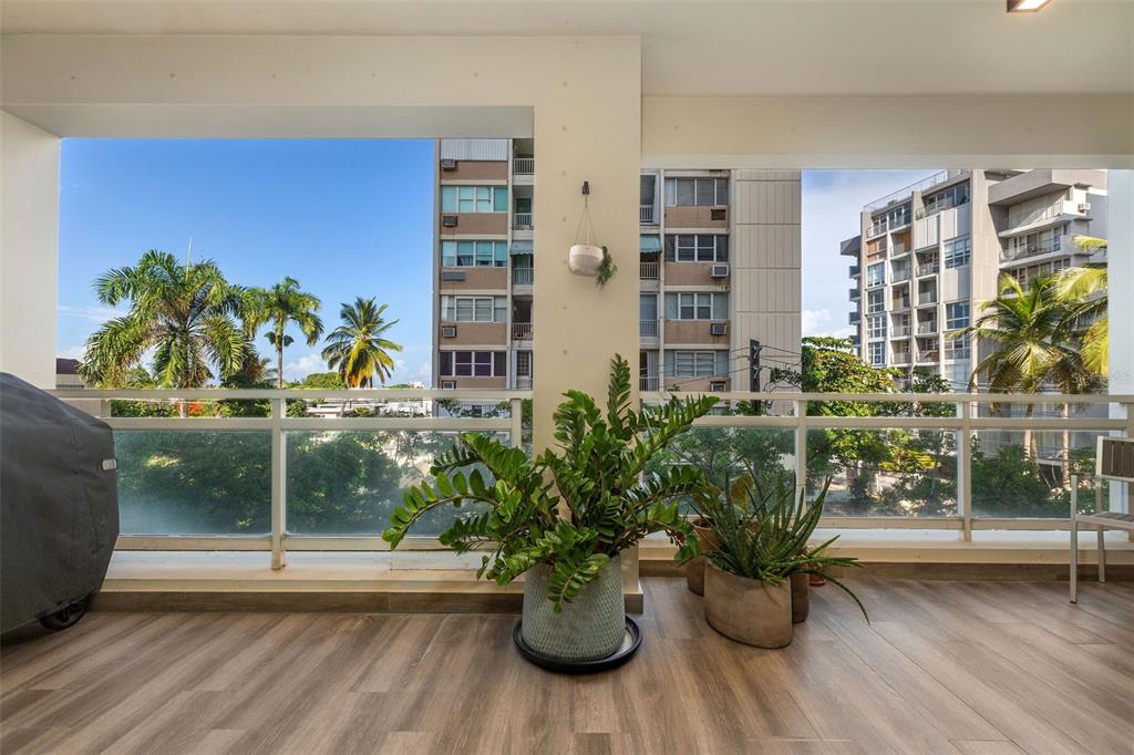 CARRION COURT PLAZA - Residential