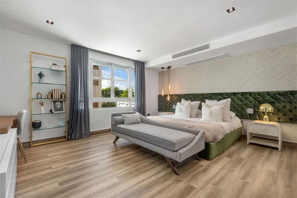 CARRION COURT PLAZA - Residential