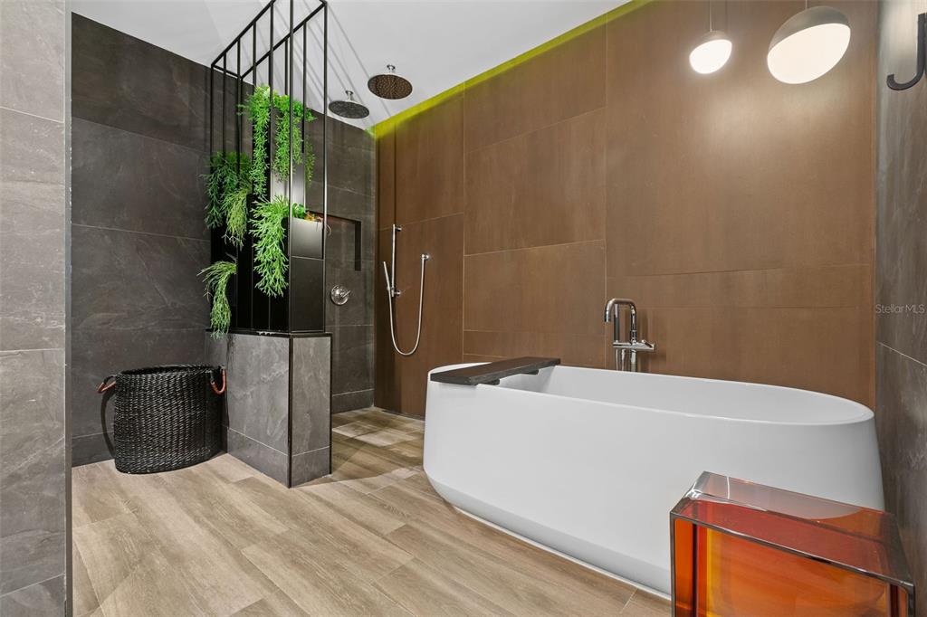 CARRION COURT PLAZA - Residential