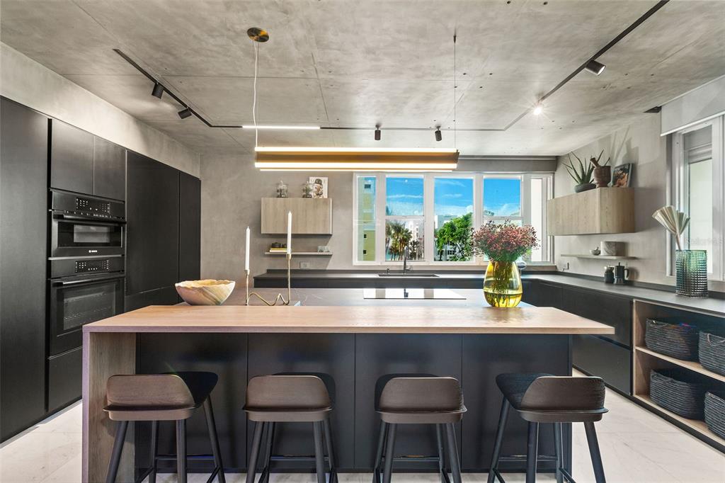 CARRION COURT PLAZA - Residential