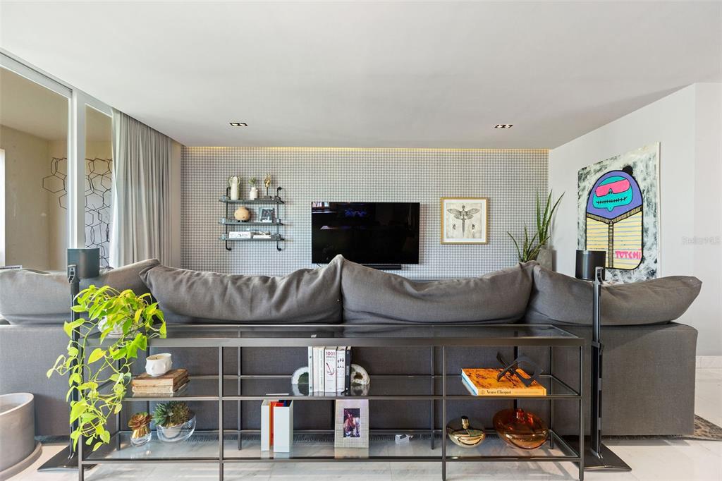 CARRION COURT PLAZA - Residential