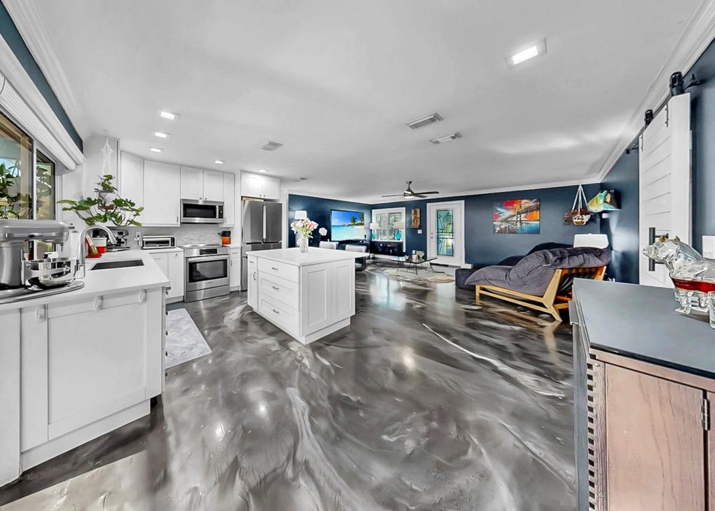 Photo of 1016 Spindle Palm Way, Apollo Beach, FL 33572 (MLS # TB8471155)