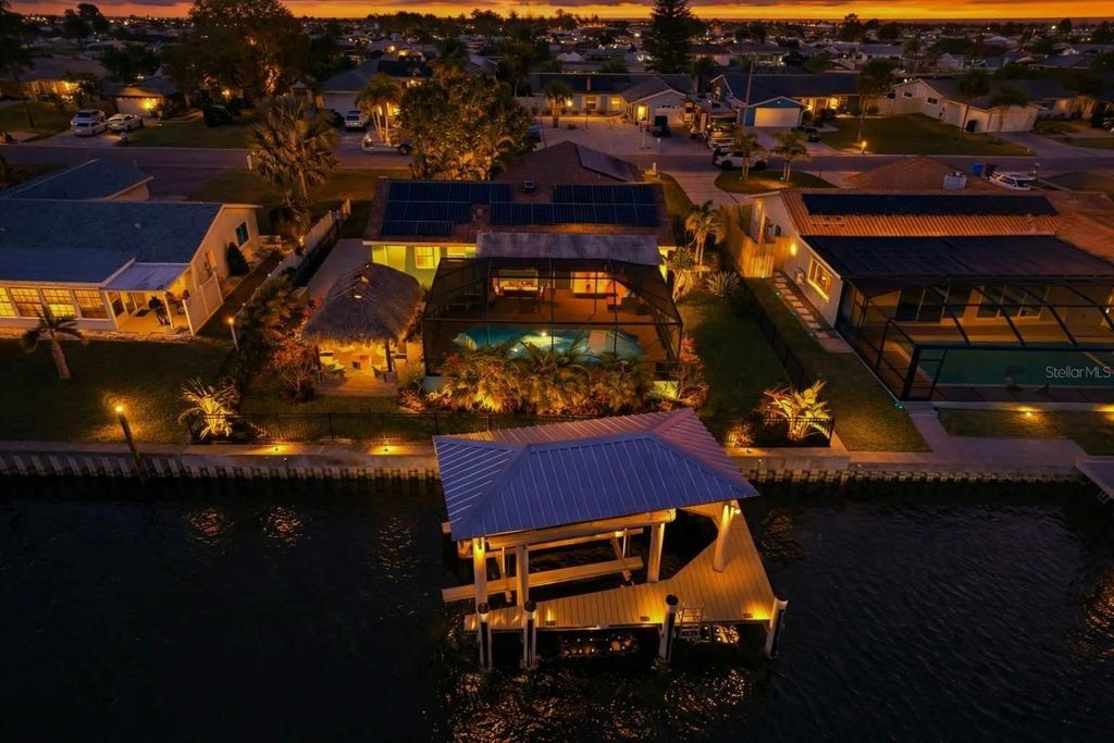 Photo of 1016 Spindle Palm Way, Apollo Beach, FL 33572 (MLS # TB8471155)