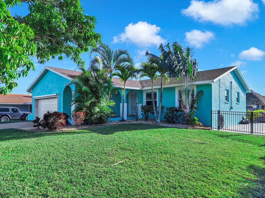 Photo of 1016 Spindle Palm Way, Apollo Beach, FL 33572 (MLS # TB8471155)