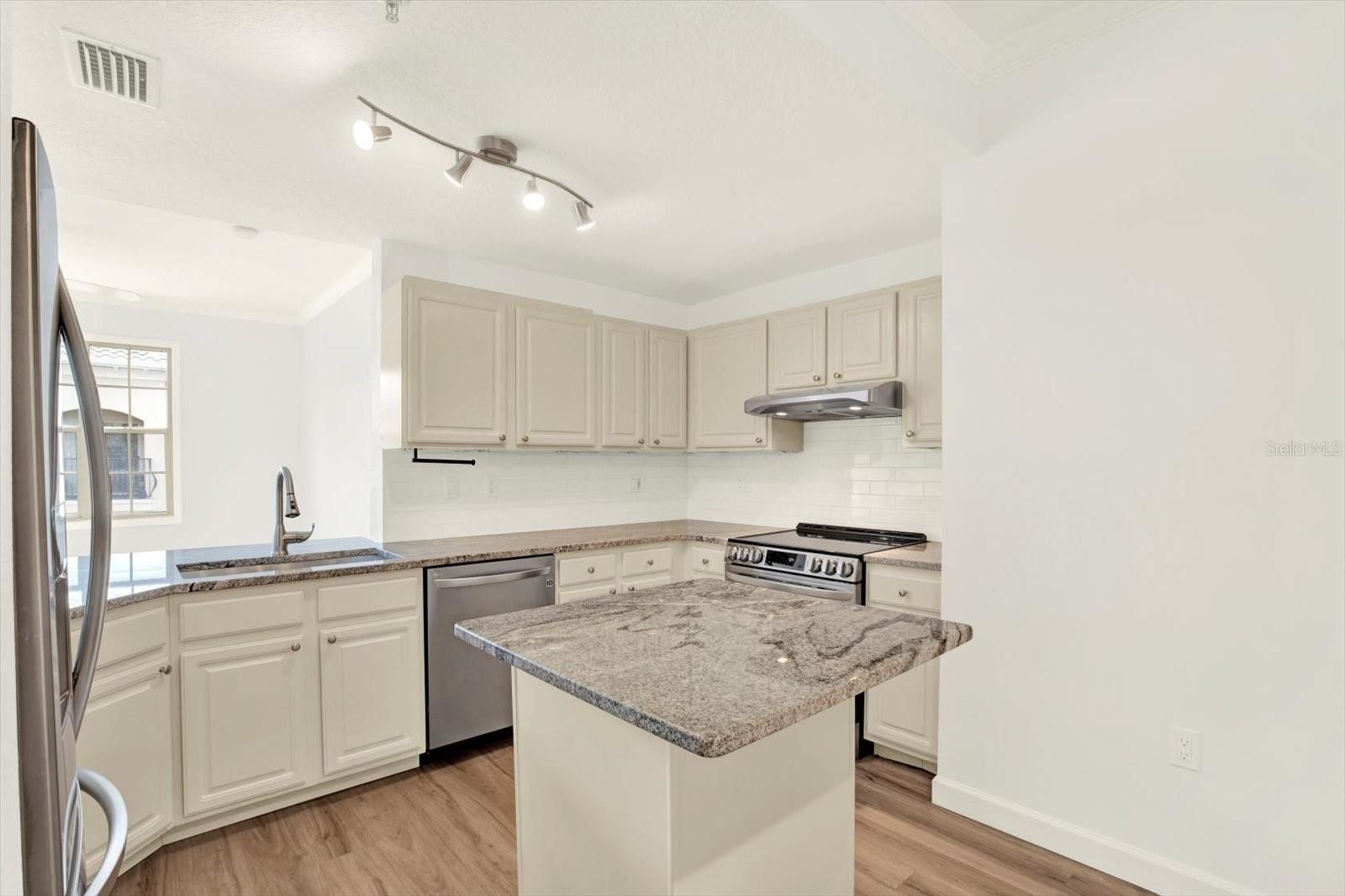 HARBOUR PLACE CITY HOMES A CON - Residential Lease