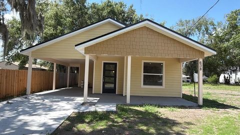 Photo of 638 W 7th Street, Lakeland, FL 33805 (MLS # P4939163)