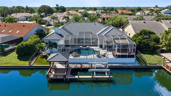 9805 COMPASS POINT WAY, TAMPA, FL 33615 - Image cfed82ecb7defc028bf1adce6f339e8d/312616290