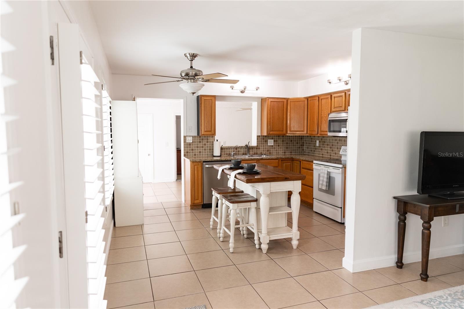 TROPICAL SHORES - Residential