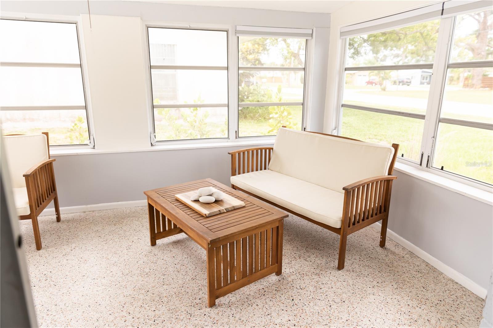 TROPICAL SHORES - Residential