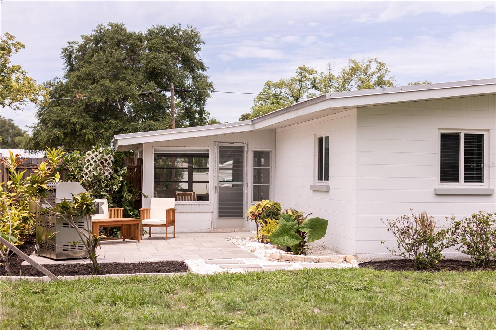 TROPICAL SHORES - Residential