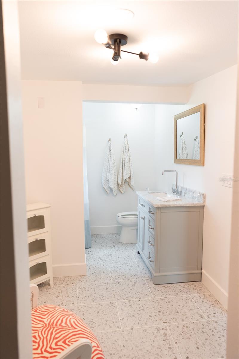 TROPICAL SHORES - Residential