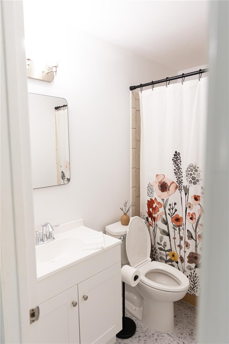 TROPICAL SHORES - Residential