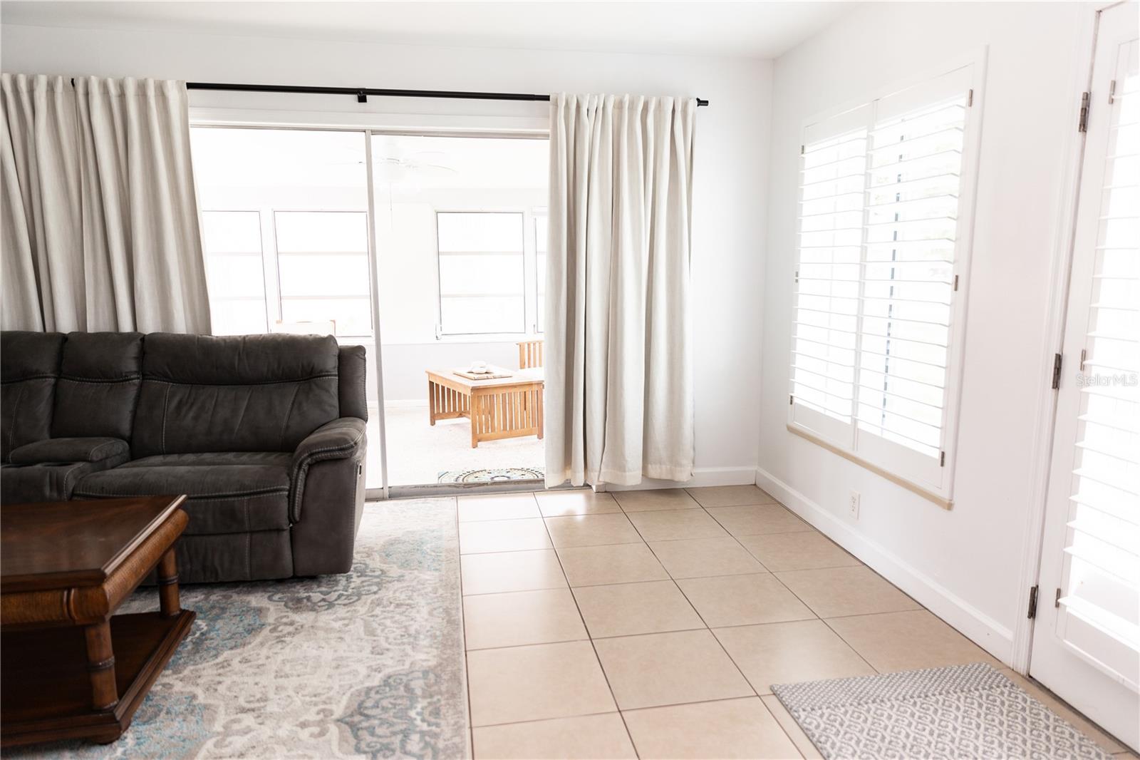 TROPICAL SHORES - Residential