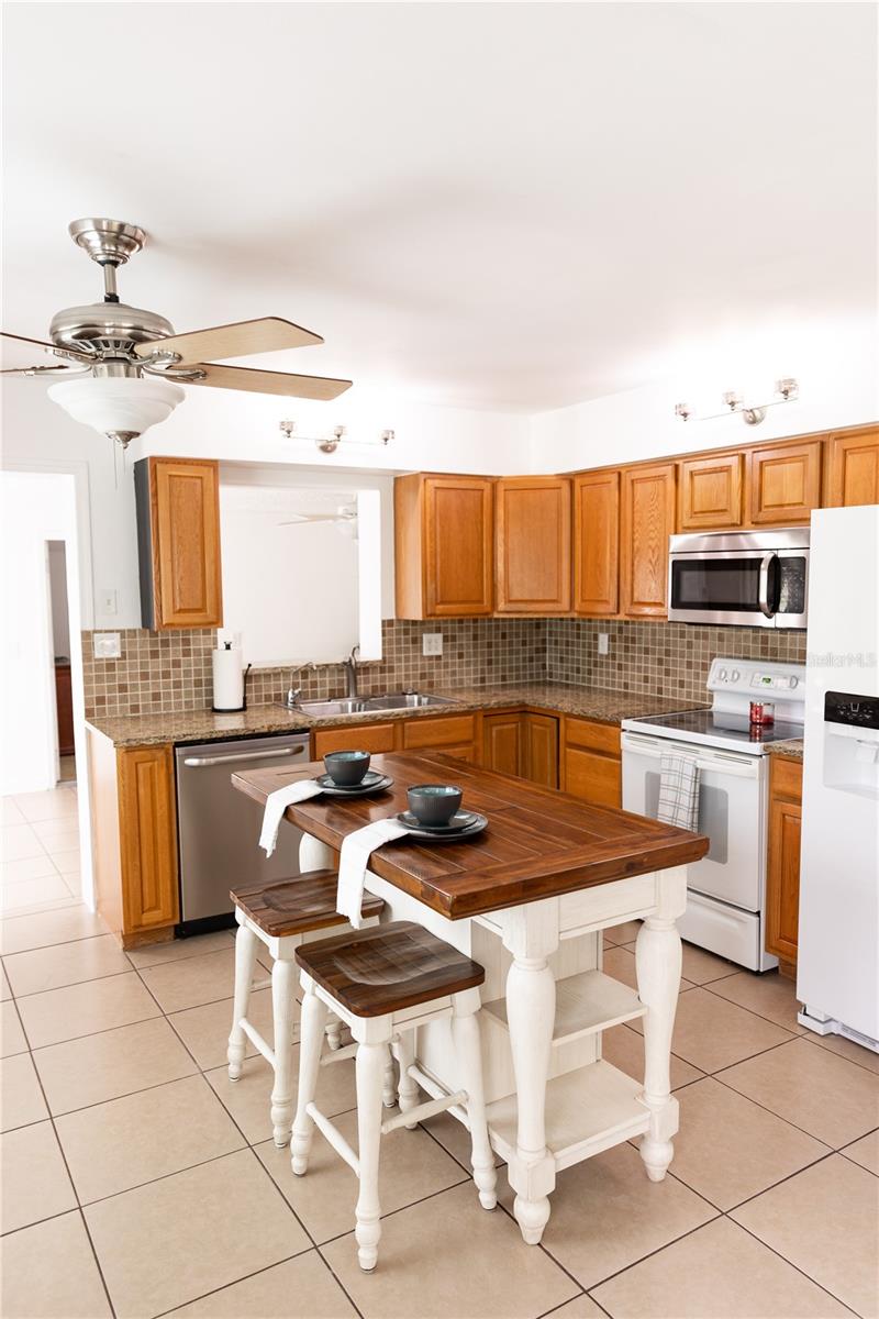 TROPICAL SHORES - Residential