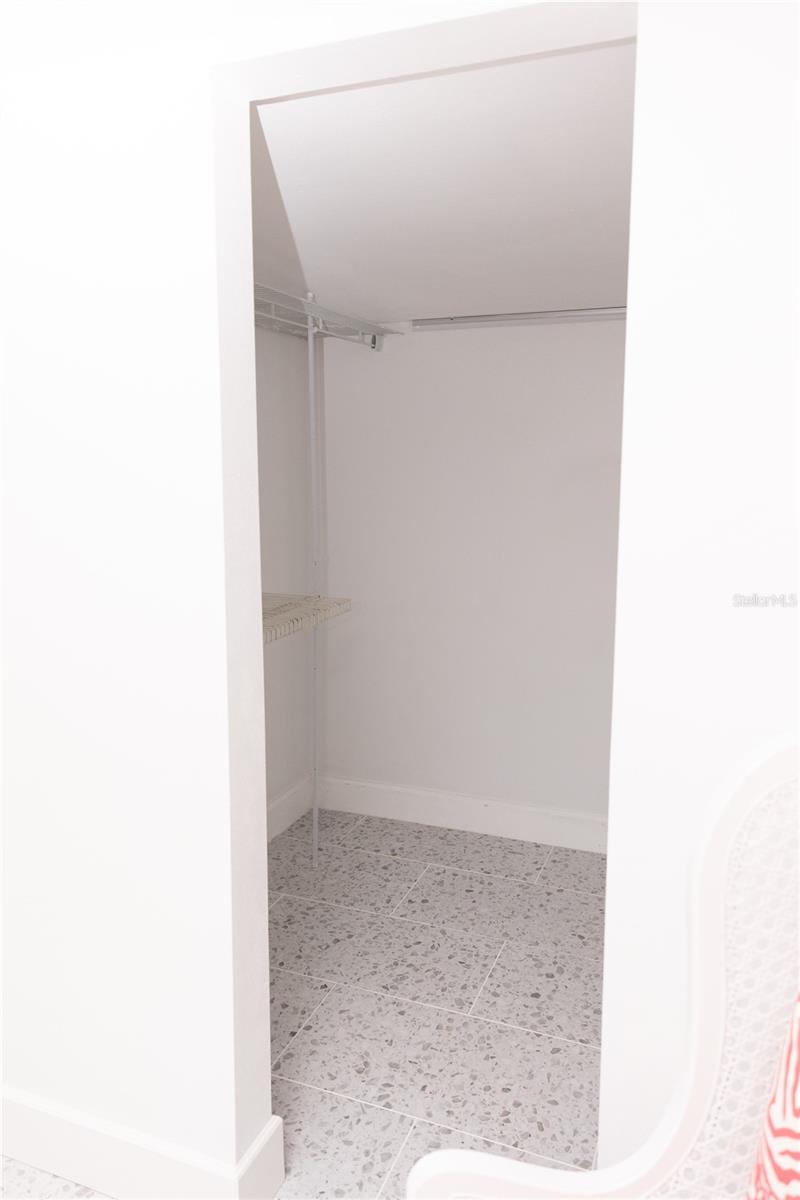 TROPICAL SHORES - Residential