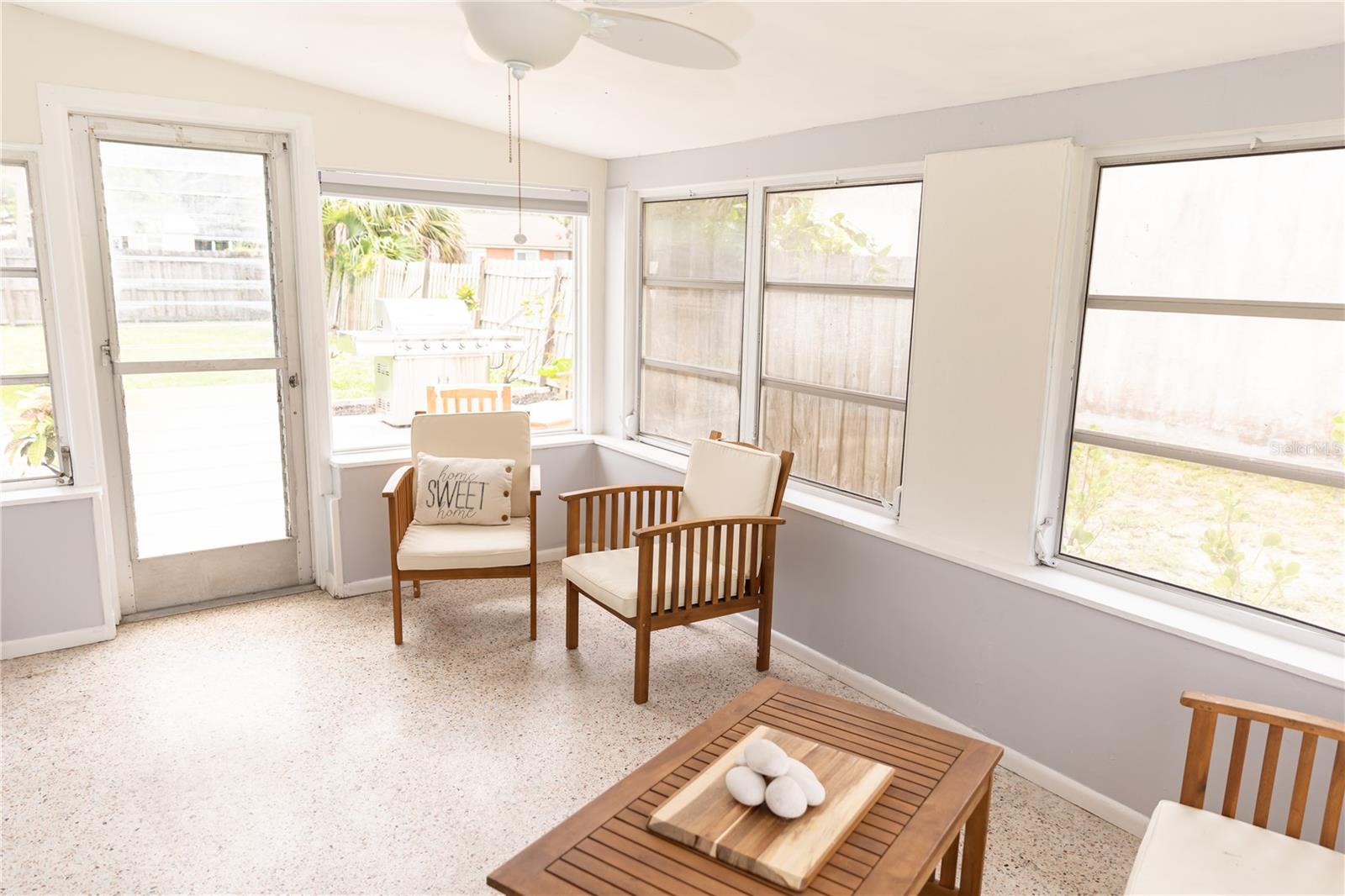 TROPICAL SHORES - Residential