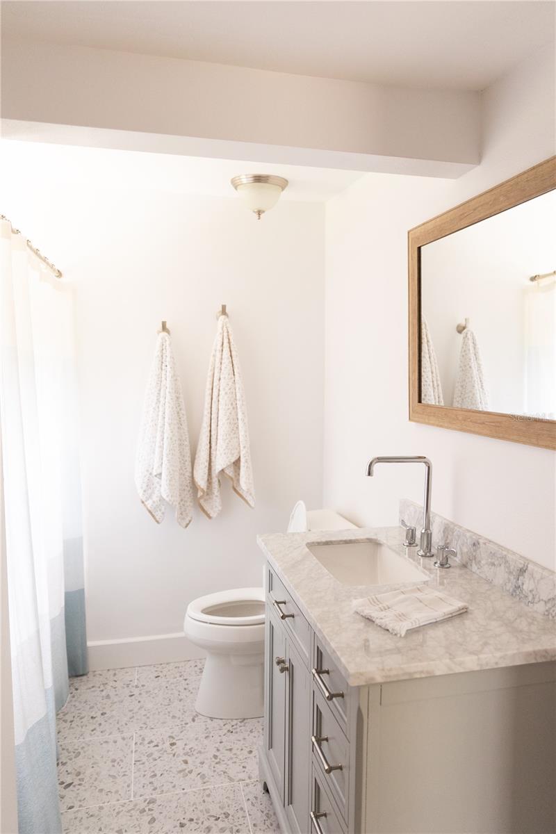 TROPICAL SHORES - Residential