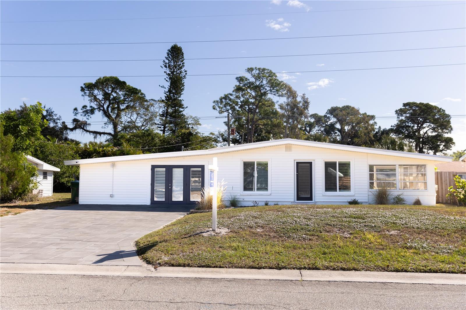 TROPICAL SHORES - Residential