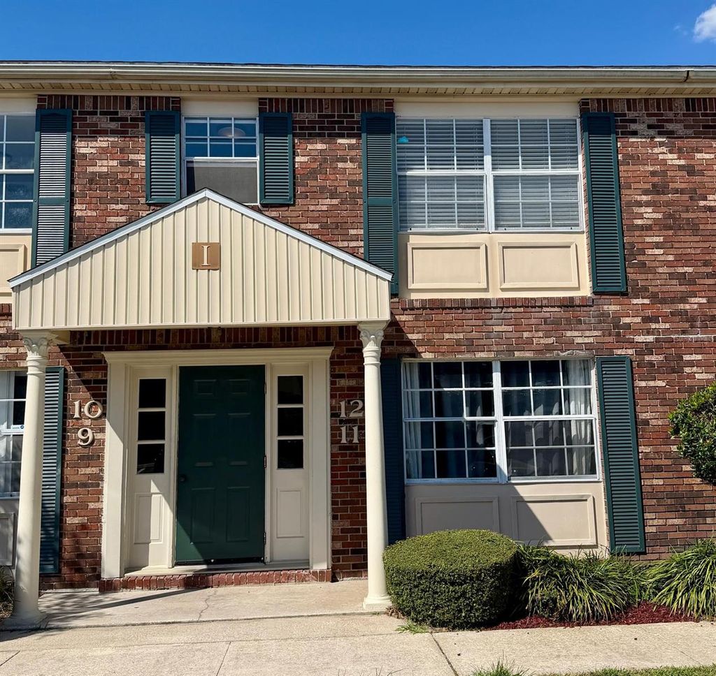 Photo of 1920 E Edgewood Drive #I12, Lakeland, FL 33803 (MLS # TB8489218)