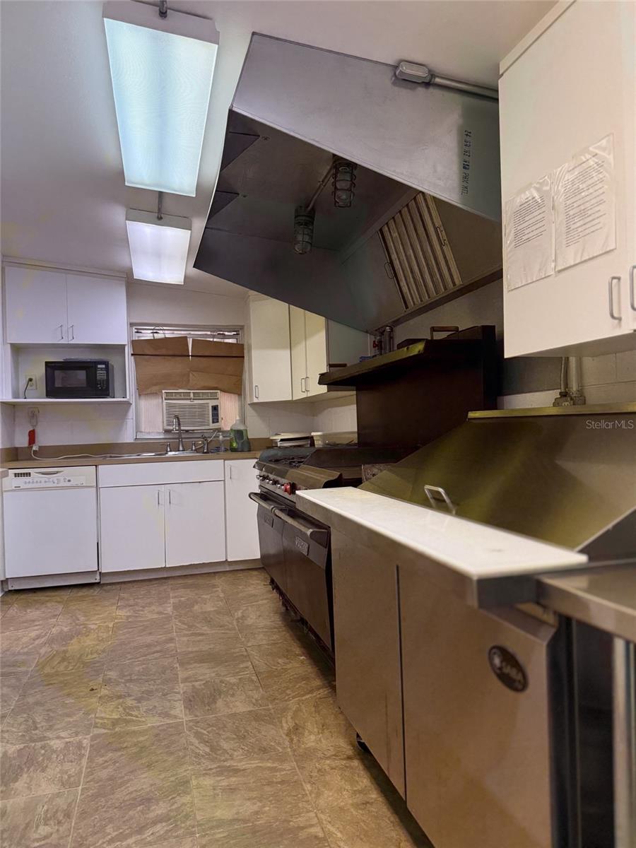 ACREAGE & UNREC - Commercial Sale