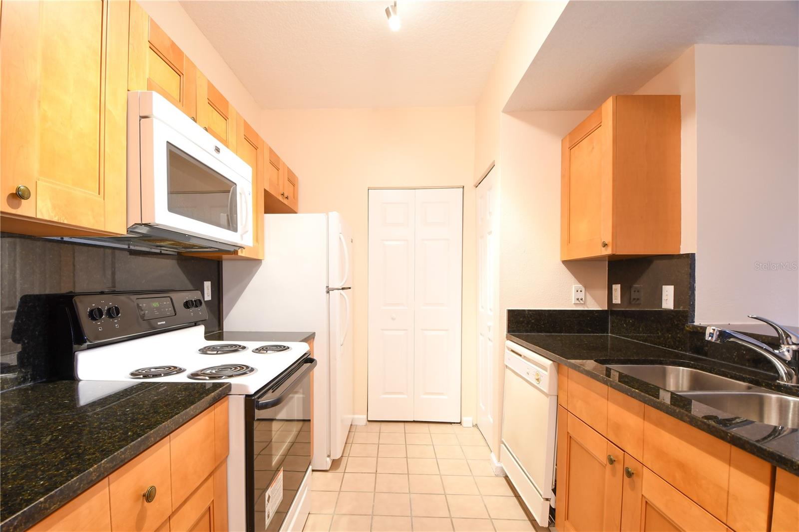 CAPRI/HUNTERS CRK CONDO - Residential Lease