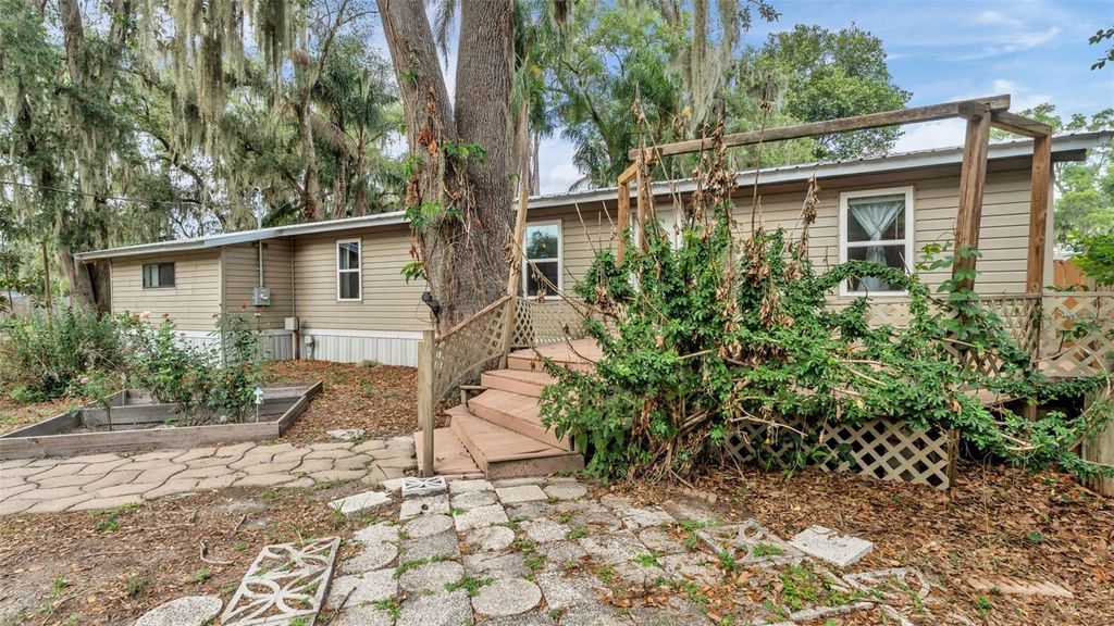Photo of 3317 Oak Meadows Lane, Mulberry, FL 33860 (MLS # L4962233)