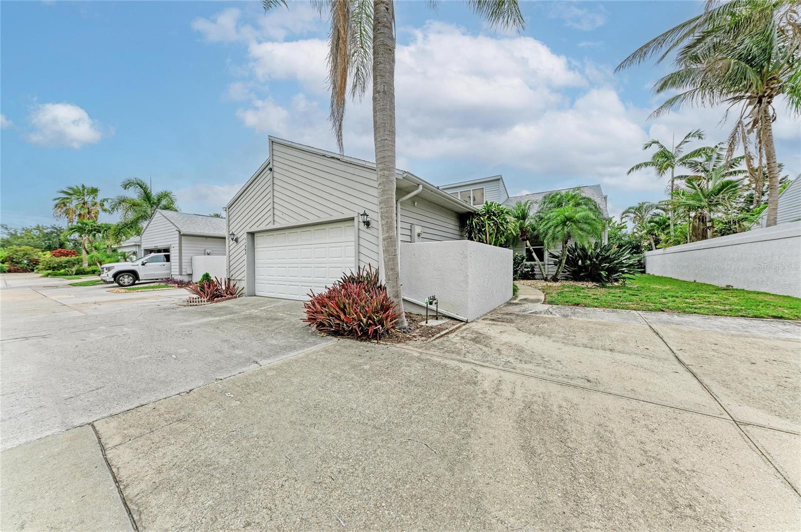 11207 LONGWOOD CT 11207
