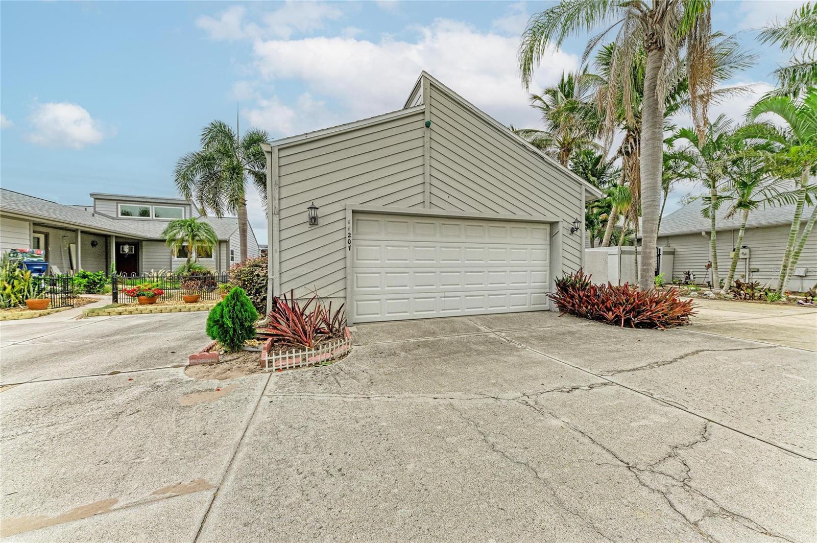 11207 LONGWOOD CT 11207