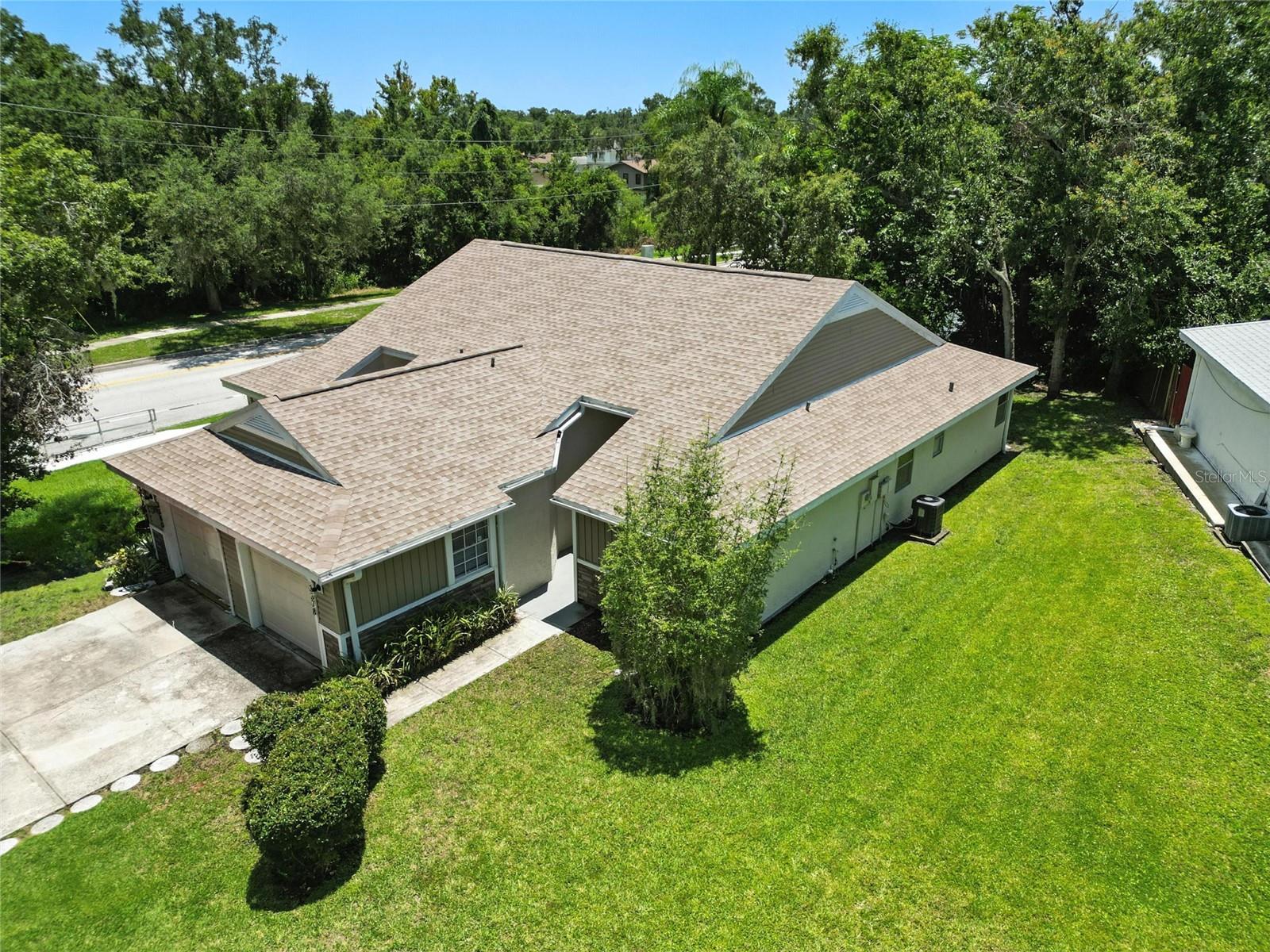 One or more photo(s) has been virtually staged. Grab this LOWEST-priced UPDATED & MOVE-IN READY 3bed/2bath/1car garage in Palm Harbor/Dunedin/Countryside areas with CATHEDRAL ceilings, TILE FLOORS throughout with SCREENED PORCH & community POOL in TOP-RATED SCHOOL DISTRICT (NOT IN A FLOOD ZONE). This villa in desirable Cloverplace has low monthly fees & is located on retention pond with no rear neighbors. WATER HEATER 2024, GUTTERS 2024, ROOF 2022, A/C 2021, INTERIOR PAINT/FANS/ LIGHTS 2025, MICROWAVE 2025, WASHER 2020. Kitchen has GRANITE TOPS, STAINLESS appliances and pass-thru. The primary suite offers a WALK-IN closet & EN-SUITE BATH with access to screened porch. The exterior of the home has also been enhanced with NEW siding & faux stack stone, providing a fresh & contemporary aesthetic. Conveniently located to grocery, shopping, restaurants, beaches & Tampa Airport. Hurry before it's gone!